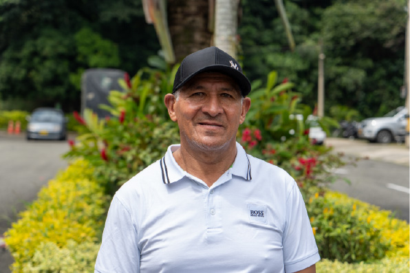 Aura, cultivadora de olivo de cera